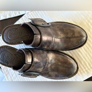 Born Women’s shoes. Size 9. Worn once. Gorgeous mottled grey colouring. $100